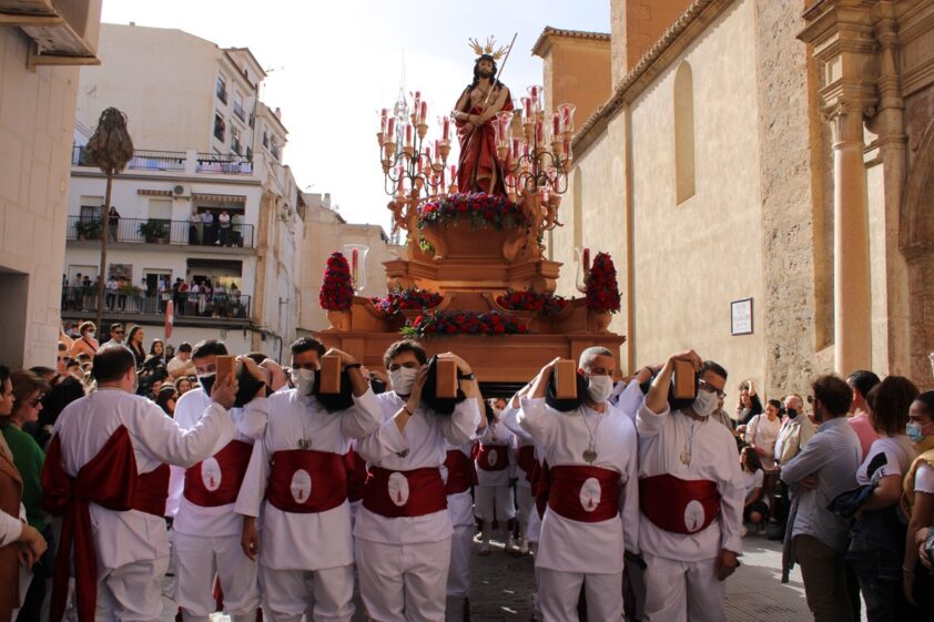 La Imagen Del Ecce Homo Instantes Después De Salir De La Iglesia Mayor. Fotos. C. Molina