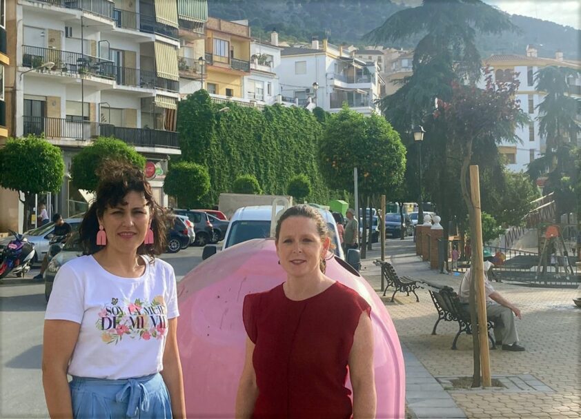 Las Socialistas Belén Rama Y Carmen Ortiz, En La Zona Comercial De Loja. Foto: Psoe