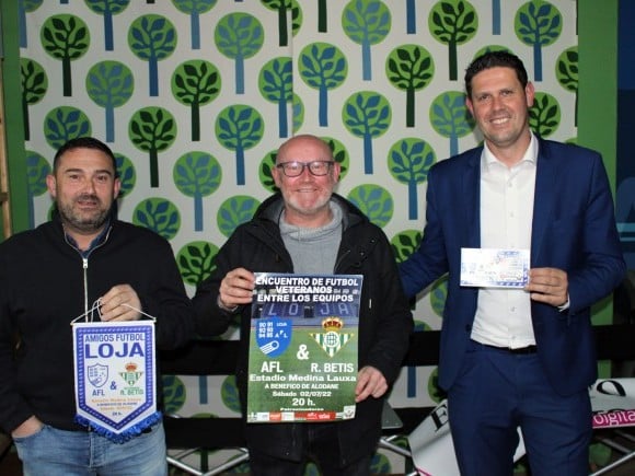 Representantes De Afl, Alodane Y La Peña Bética De Zagra Con El Cartel Y El Banderín Del Evento
