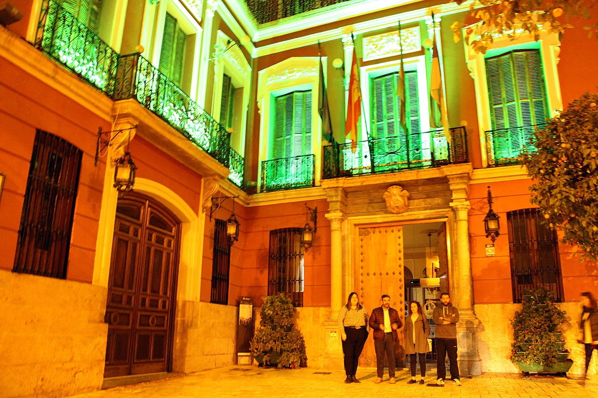 La Fachada Del Ayuntamiento Lució Ayer De Color Verde Por Esta Enfermedad. Foto: C. M.