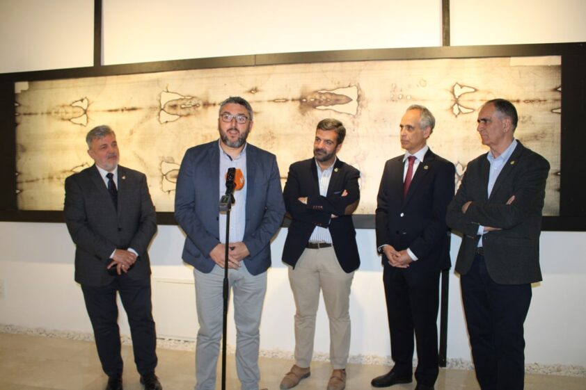 El Presidente De La Agrupación, Junto A Responsables De La Muestra Y Autoridades. Foto: Calma