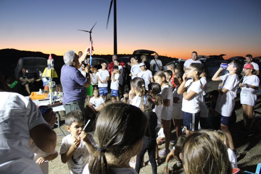 Talleres De Cohetes Para Los Más Pequeños En La Xi Noche Celeste En La Sierra Gorda De Loja