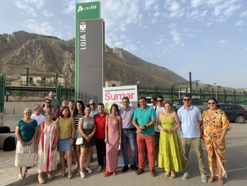 Candidatos De Sumar Y Miembros De Las Formaciones De La Coalición En La Estación De Ave De Loja.