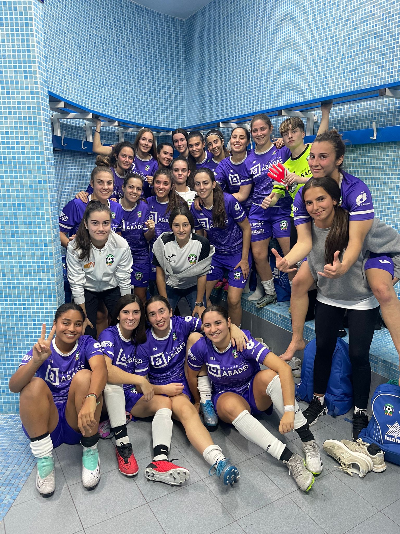 Las Jugadoras Del Loja Femenino Celebran La Victoria En El Vestuario