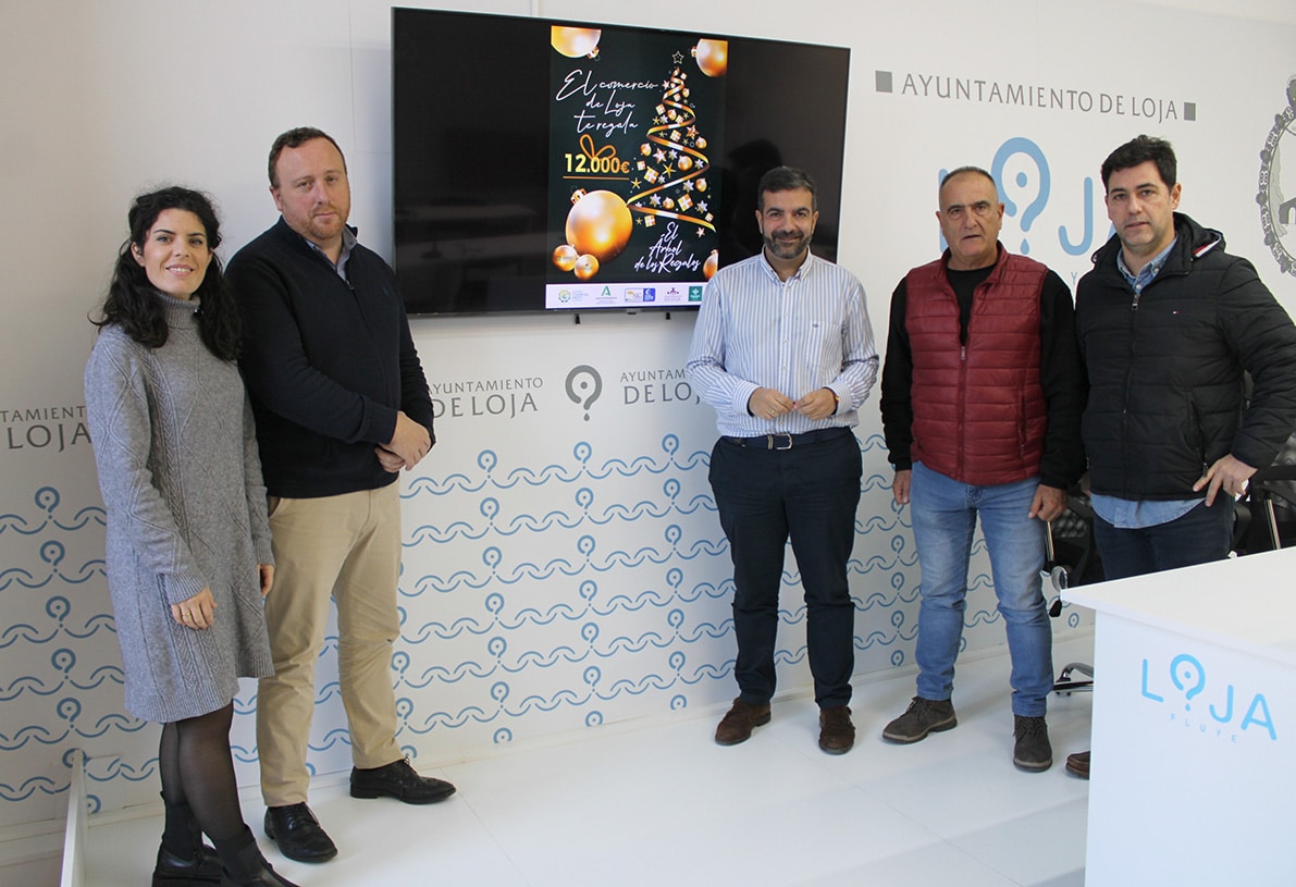 Responsables Políticos Y Comerciales En La Presentación De La Campaña. Foto: C. M.