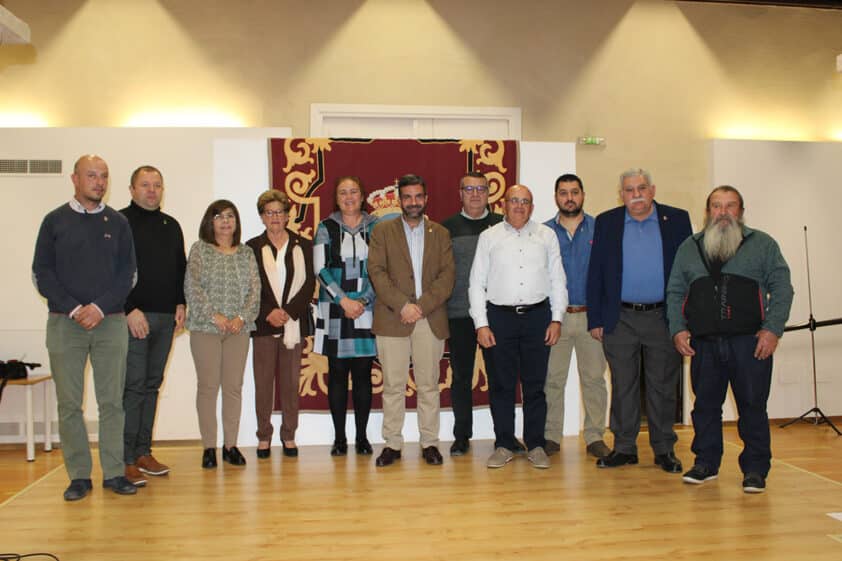 Los Once Representantes Del Medio Rural Lojeño, Junto Al Alcalde De Loja. Foto: Calma