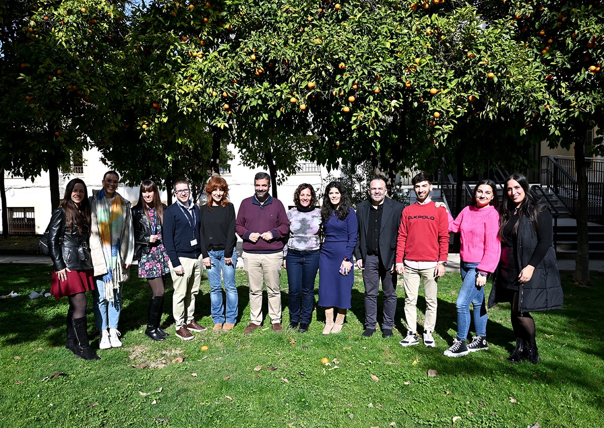 El Alcalde, Junto A Todos Los Responsables Y Monitores Del Programa. Foto: Calma