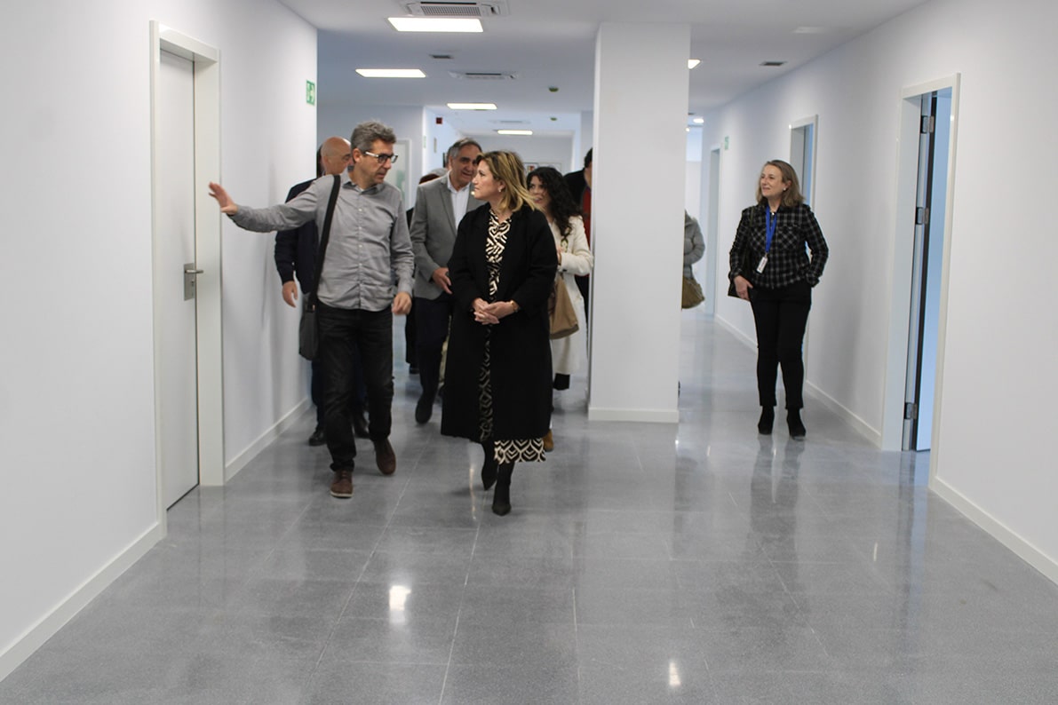 La Directora Visitando Los Trabajos Realizados En El Futuro Centro. Foto: C. M.