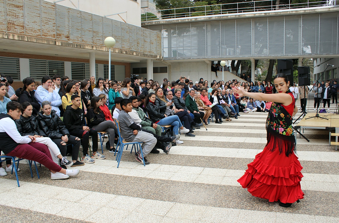Una De Las Actuaciones Que Puso El Punto Y Final A La Celebración Del Acto. Foto: Calma
