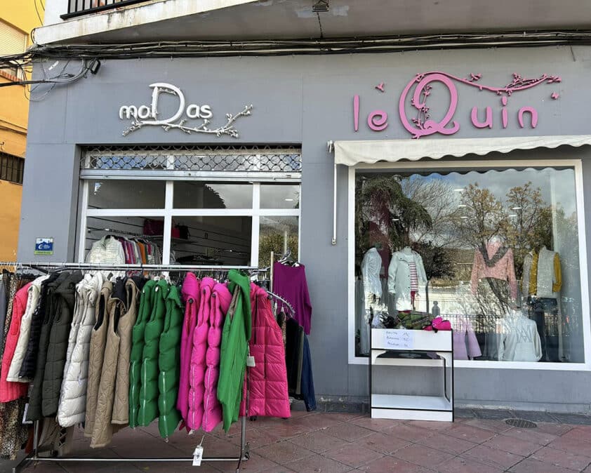 Un Establecimiento Exhibe Sus Productos Con Grandes Descuentos. Foto: Cedida