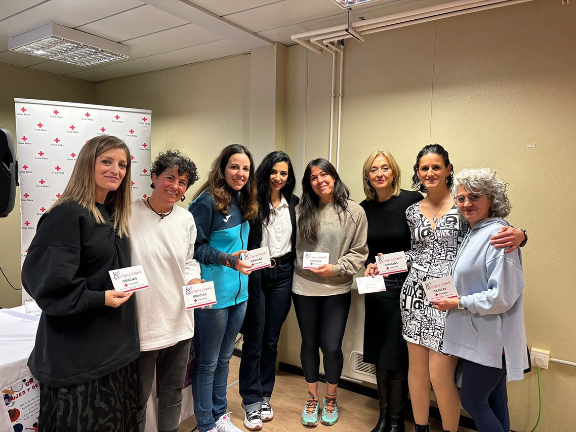 Participantes En La Mesa Redonda Del Acto Del 8m En Cruz Roja Loja