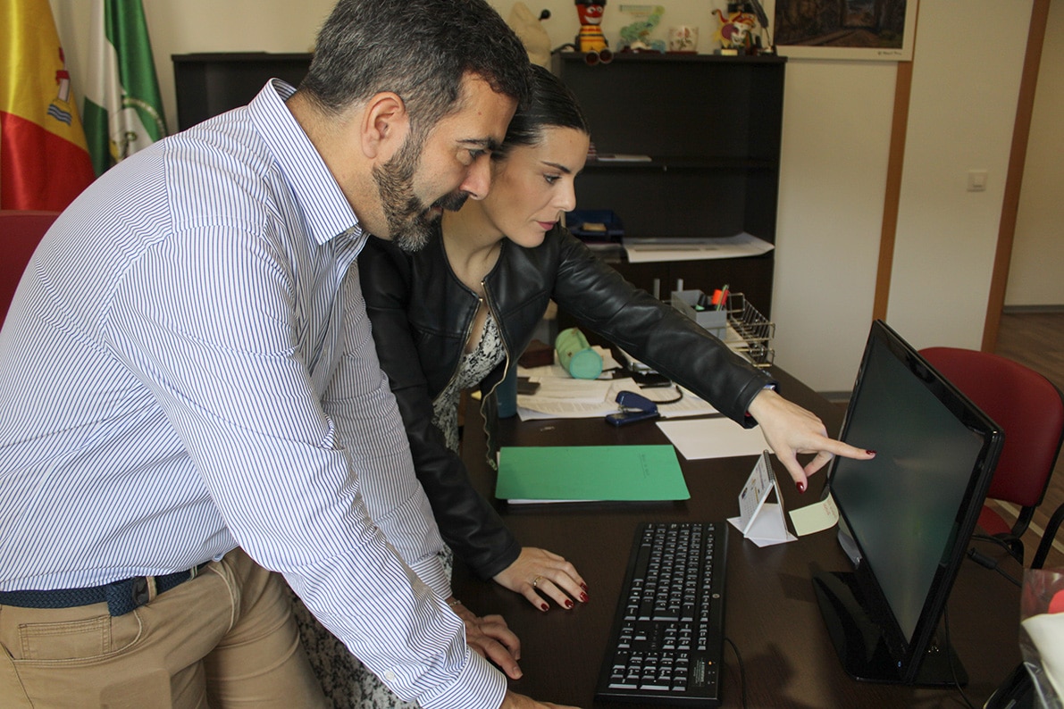 El Alcalde Y La Concejal De Bienestar Social Anunciaron La Nueva Oficina. Foto: C. M.