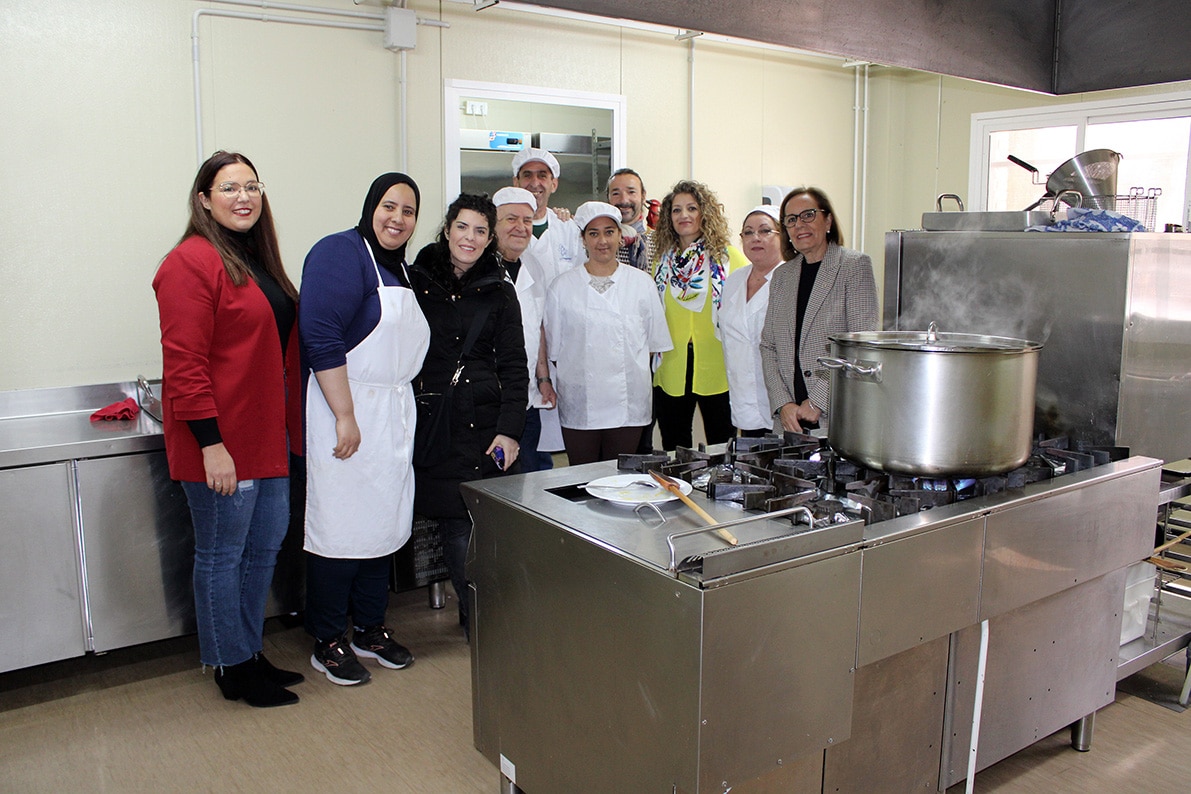 Delegada, Concejala Y Responsables Y Voluntarios De Cruz Roja En Loja. Foto: Calma