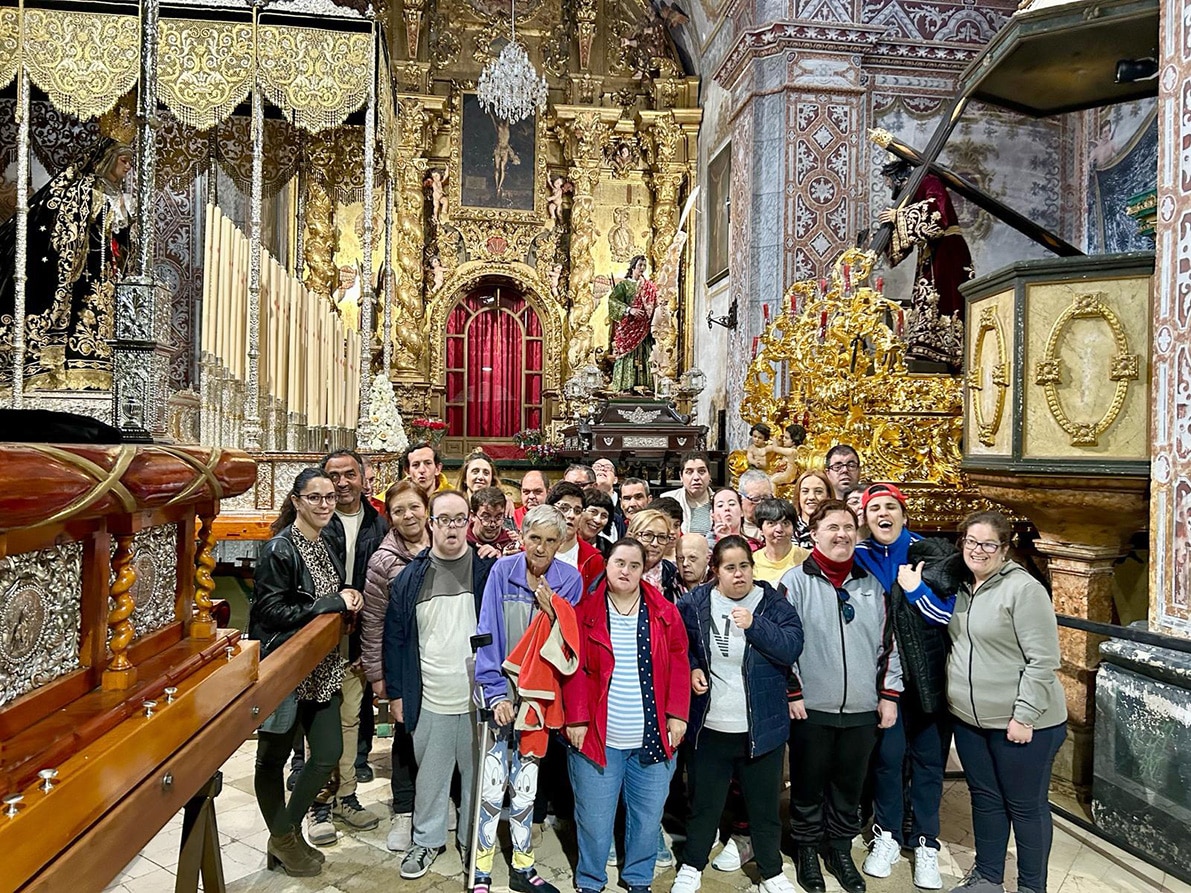 Los Usuarios Del Centro Se Acercaron Al Patrimonio De La Ermita De Jesús. Foto: Cedida