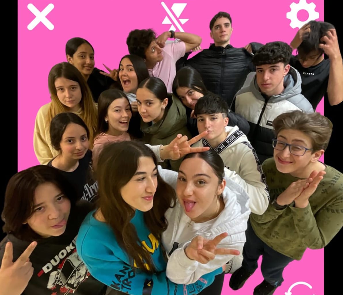 Cartel Que Anuncia La Obra De Teatro 'filia (love)' Del Instituto Alfaguara. Foto: Corto