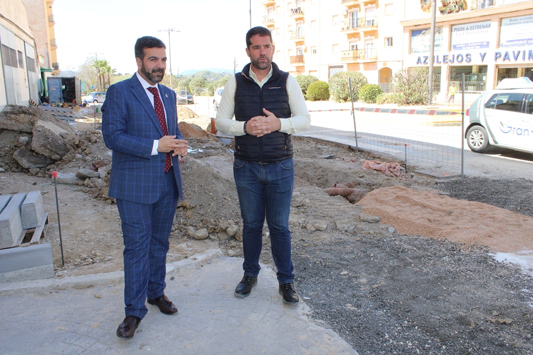 El Alcalde Y El Concejal De Urbanismo Visitan Las Obras De Reurbanización De El Taxi