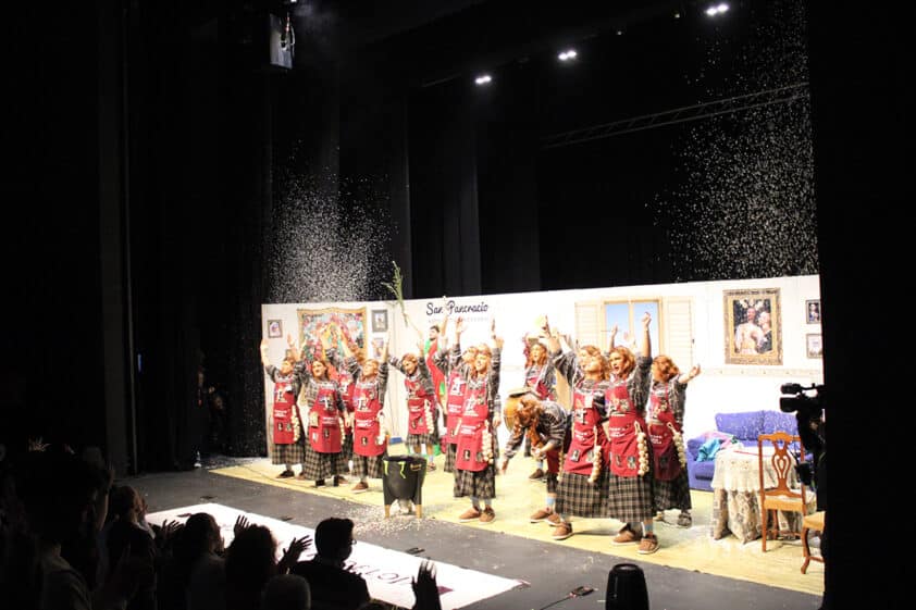 Un Momento De La Actuación De La Chirigota 'los Niños', De Antonio Madrid. Foto: P. Castillo