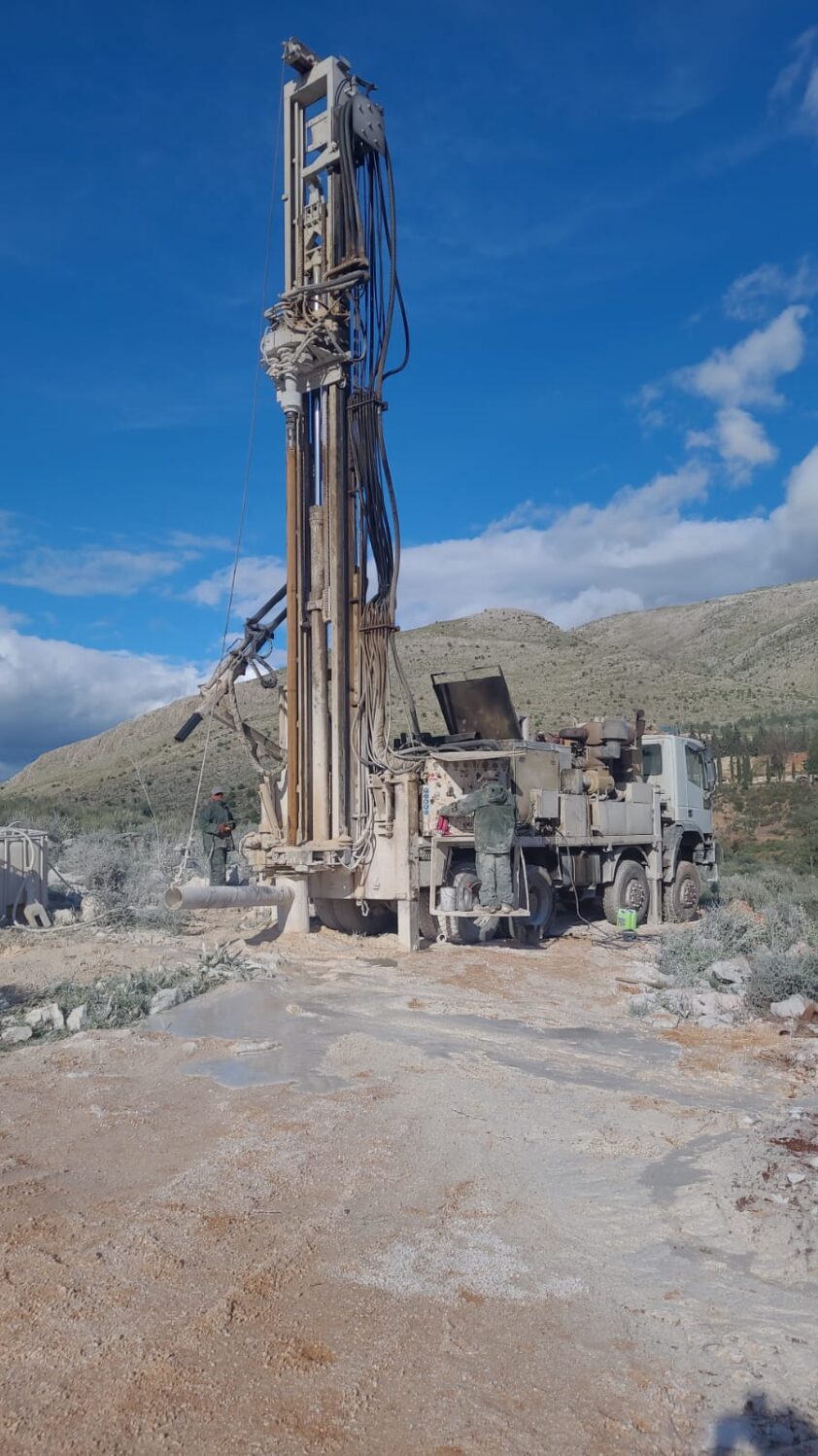 Perforación del nuevo pozo en Venta del Rayo