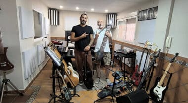 Indio En El Estudio Con Su Productor, Mike Vitulli