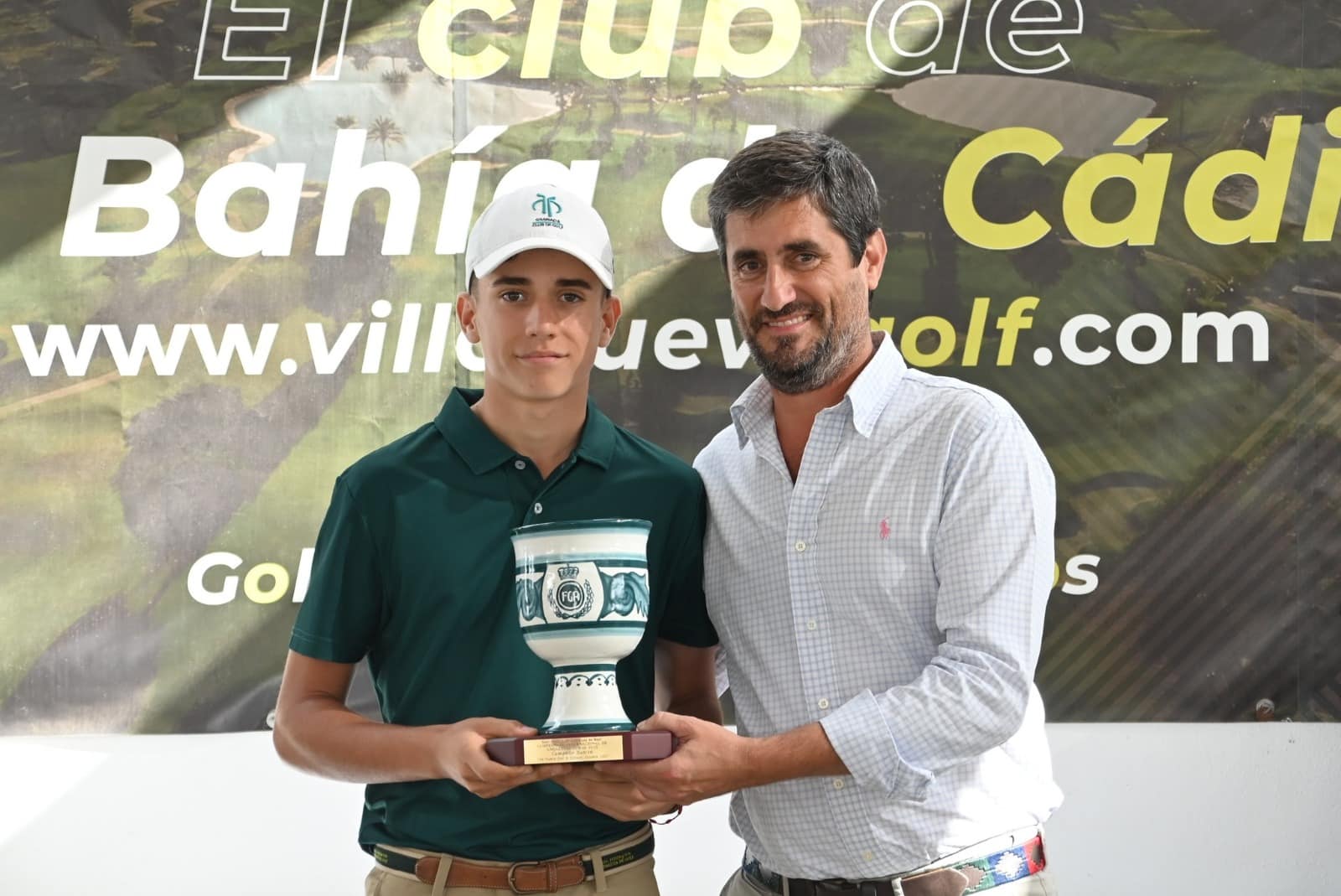 Antonio Muñoz Recibe El Trofeo