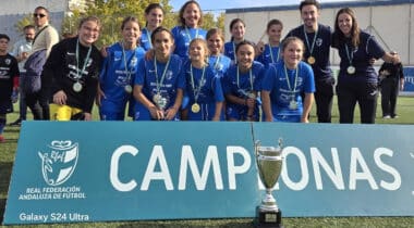 Las Campeonas Con La Copa