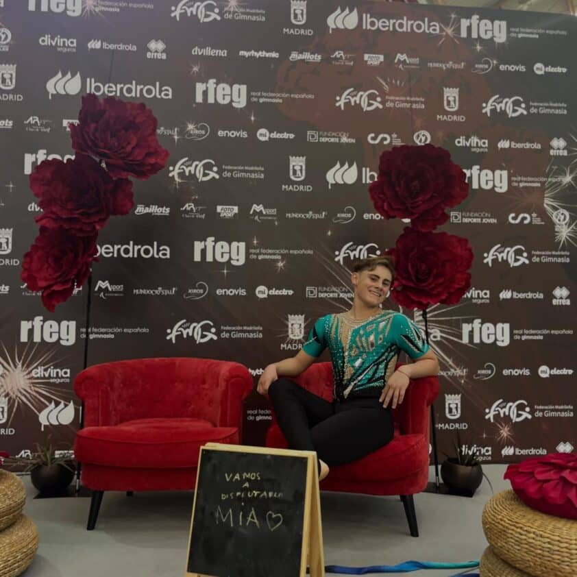 586976625 18352668904206667 2176285072141894874 N