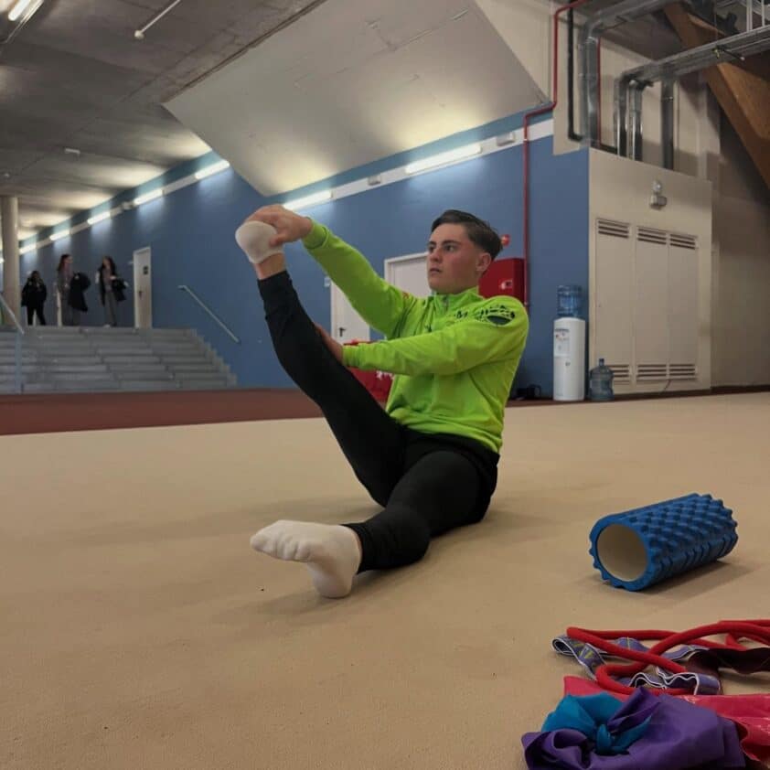 587220573 18352668946206667 8913678929226507489 N