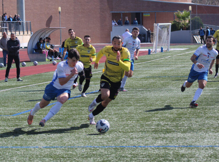 Fabián Avanza Con El Balón