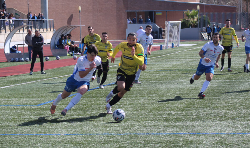Fabián Avanza Con El Balón