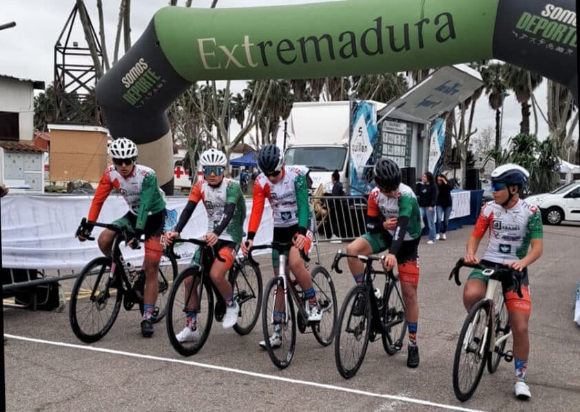 Club Ciclista Lojeño En Carrera De Cadetes Extremadura