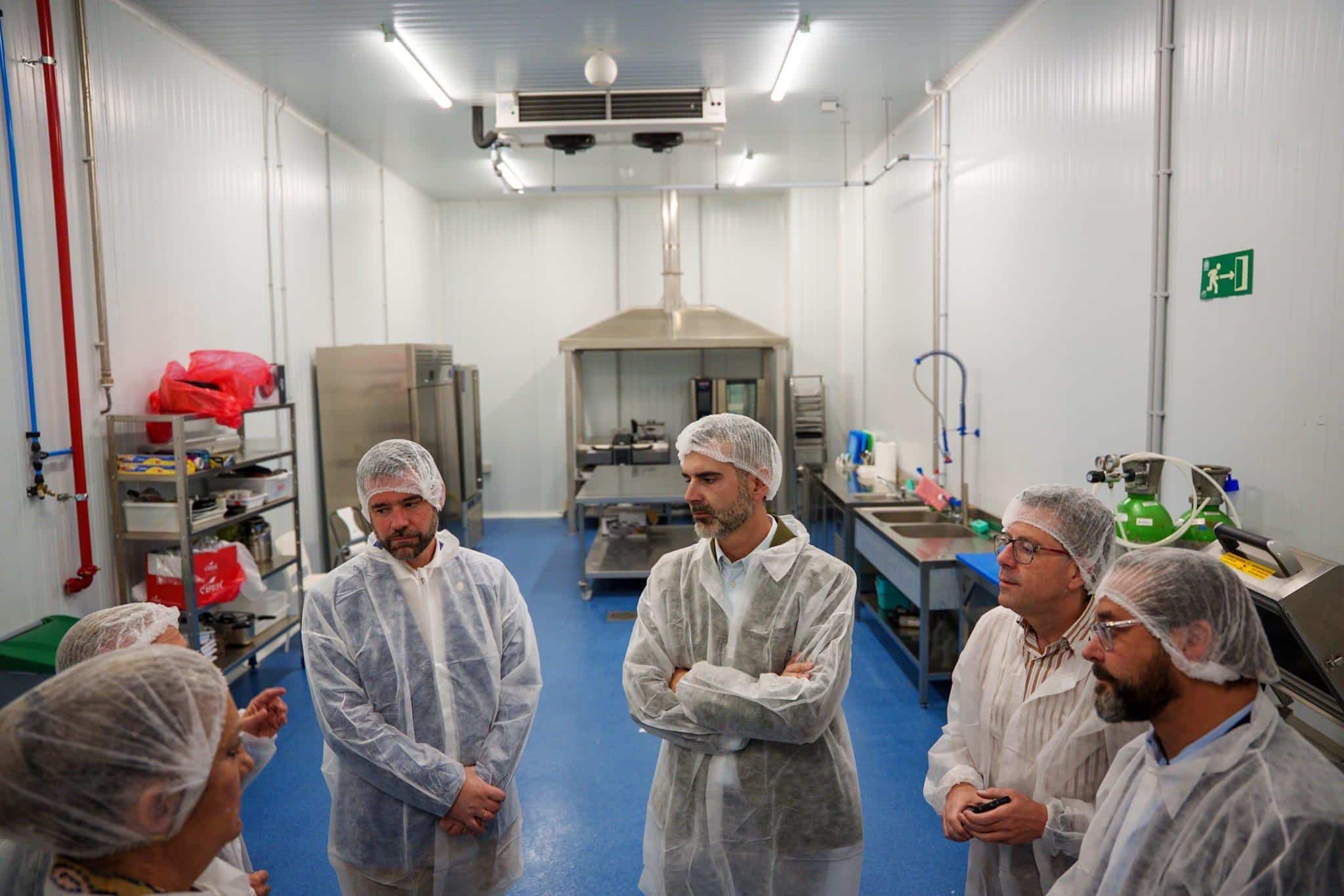 260406 Fernández Pacheco Visita Mariscos Y Congelados Apolo (3)