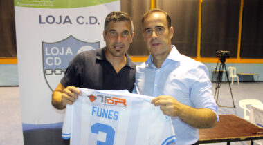 Funes Con La Camiseta Del Loja